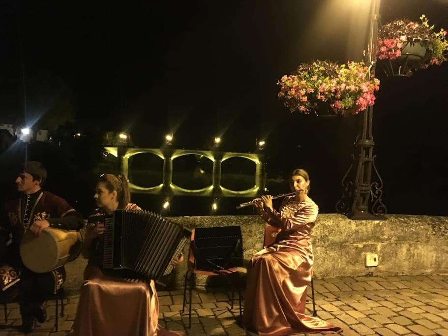 L'Ancienne Forge - A Stylish Medieval Holiday Home Confolens Ngoại thất bức ảnh